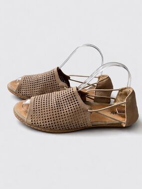 Earth Shelly Sandals Womens 8 B Taupe Perforated Leather Open Toe Flat Shoes